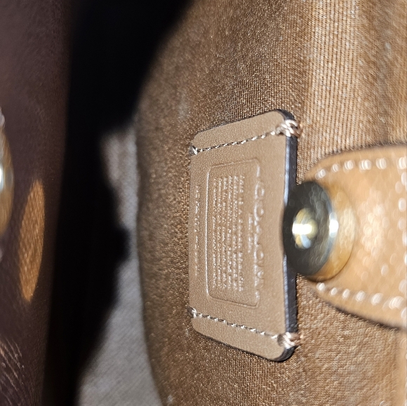 Coach Mini Town Bucket Signature And Rainbow W/Matching Wristlet - Picture 3 of 4